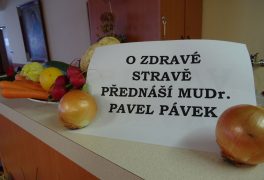 Zdravá strava přednáší MUDr. Pávek Pavel ve společenské místnosti DPS (červen 2018)