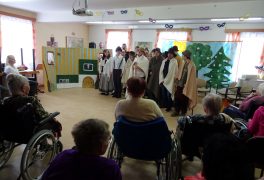 Vystoupení „O dvanácti měsíčkách“ ZŠ ulice Malá NMnM