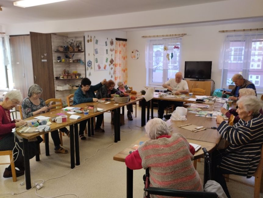 TVOŘENÍ SENIORŮ NA DPS